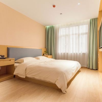 高級大床房（採光好） 千峋飯店（上海威寧路地鐵站店）優惠