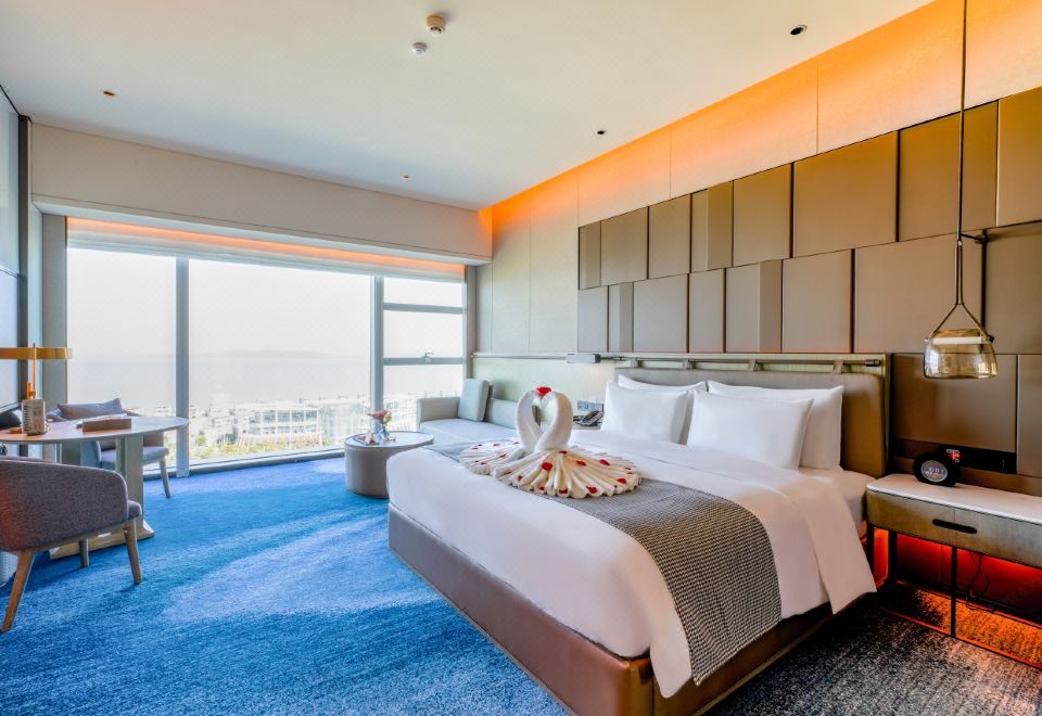 行政海景大床房（180度全落地窗看海景日出）