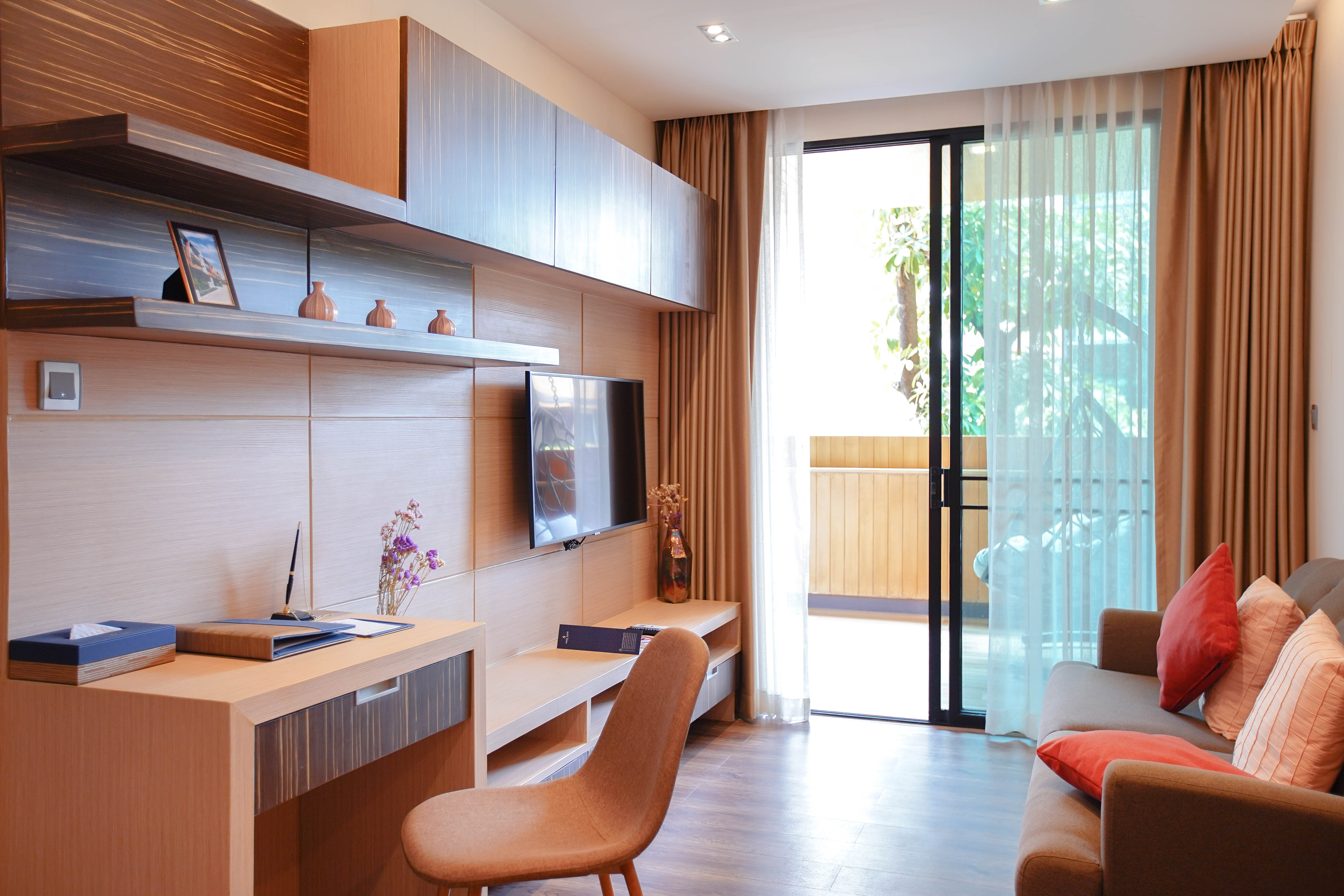 阳台套房大床房