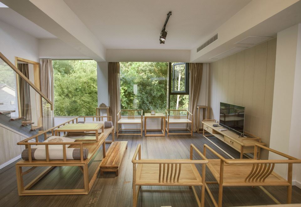 Deluxe Loft Suite
