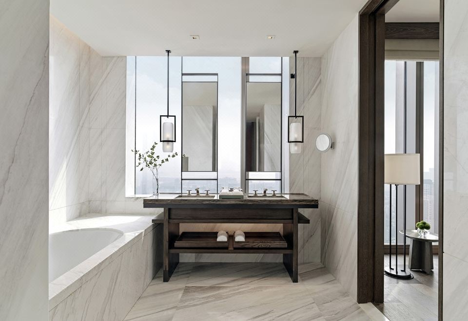 柏悦行政套房「坐拥壮阔山海景观」