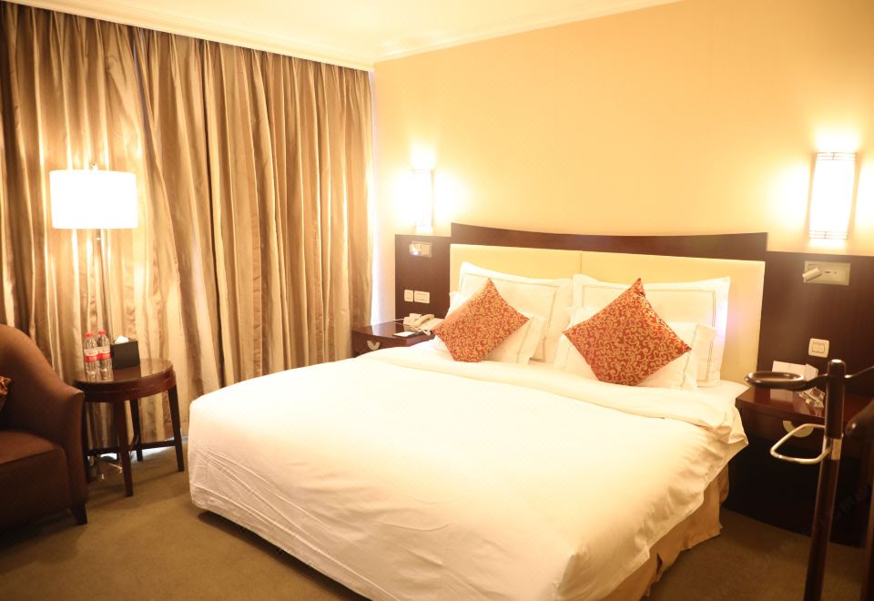 高級大床房（城市景觀+落地窗）