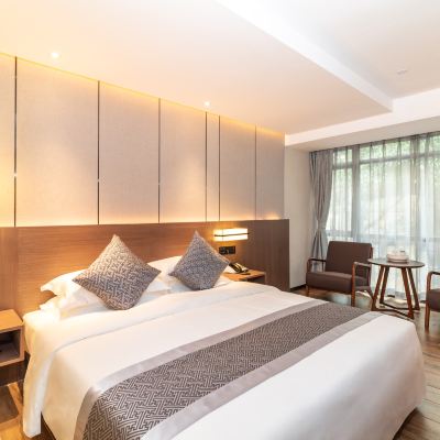 尚品大床房（靜逸舒適+雙層隔音玻璃落地窗） 旭爾皇飯店（廈門SM城市廣場高崎國際機場店）優惠