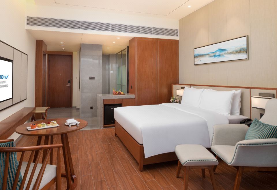Wyndham NankunshanDeluxe Queen Room
