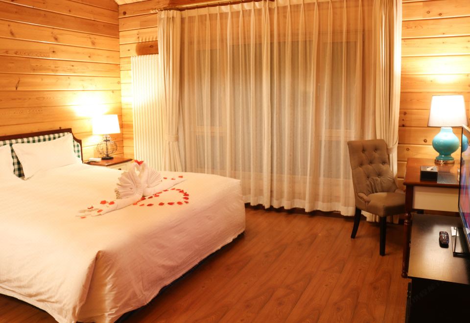 Beijing Placid Lake Resort HotelThree-bedroom cabin