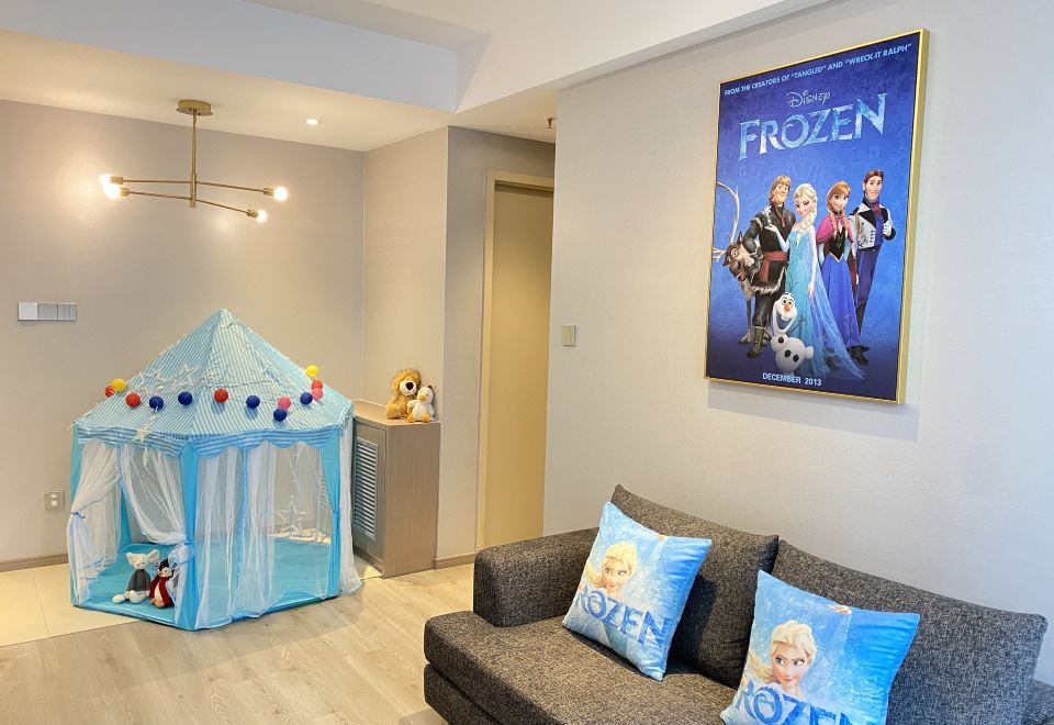 豪华双卧冰雪王国亲子房（可做饭+带浴缸）