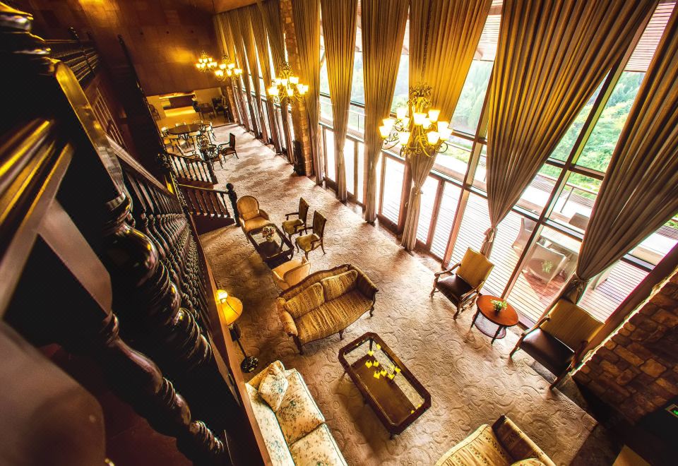 亿豪经典丨行政套房（大）（全景客厅+露台+书房）