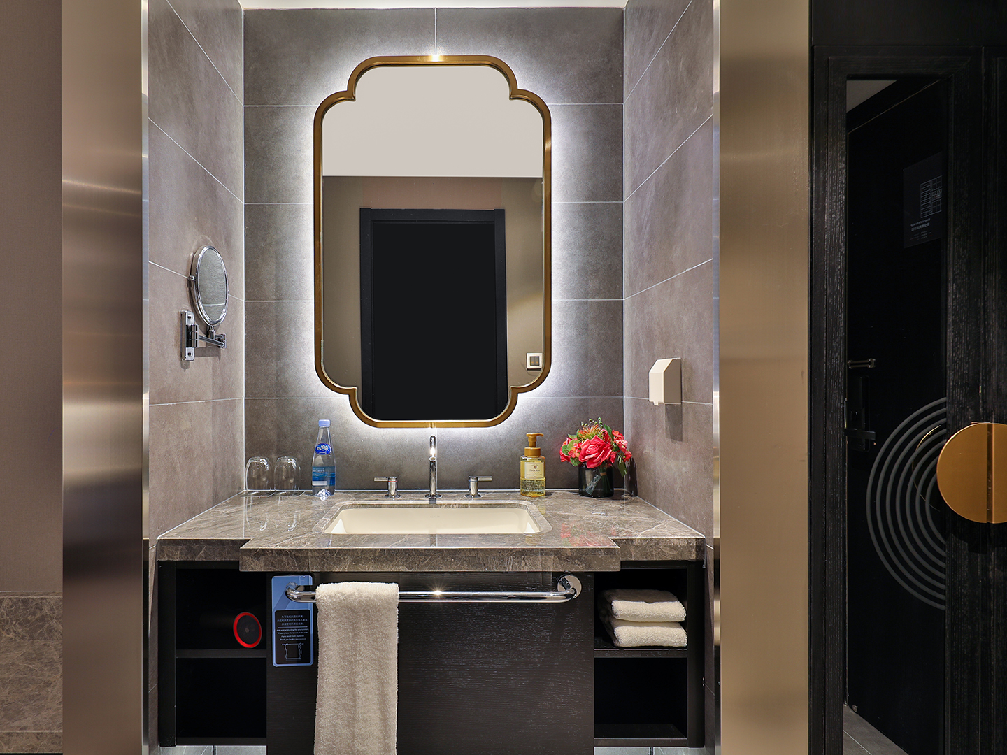 豪华大床房（迷你吧+手机投屏+智能客控）