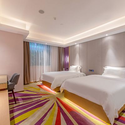 雅緻雙床房（空氣凈化機、藍牙音響、無線投屏） 麗楓酒店（中山火炬開發區輕軌中山站店）優惠