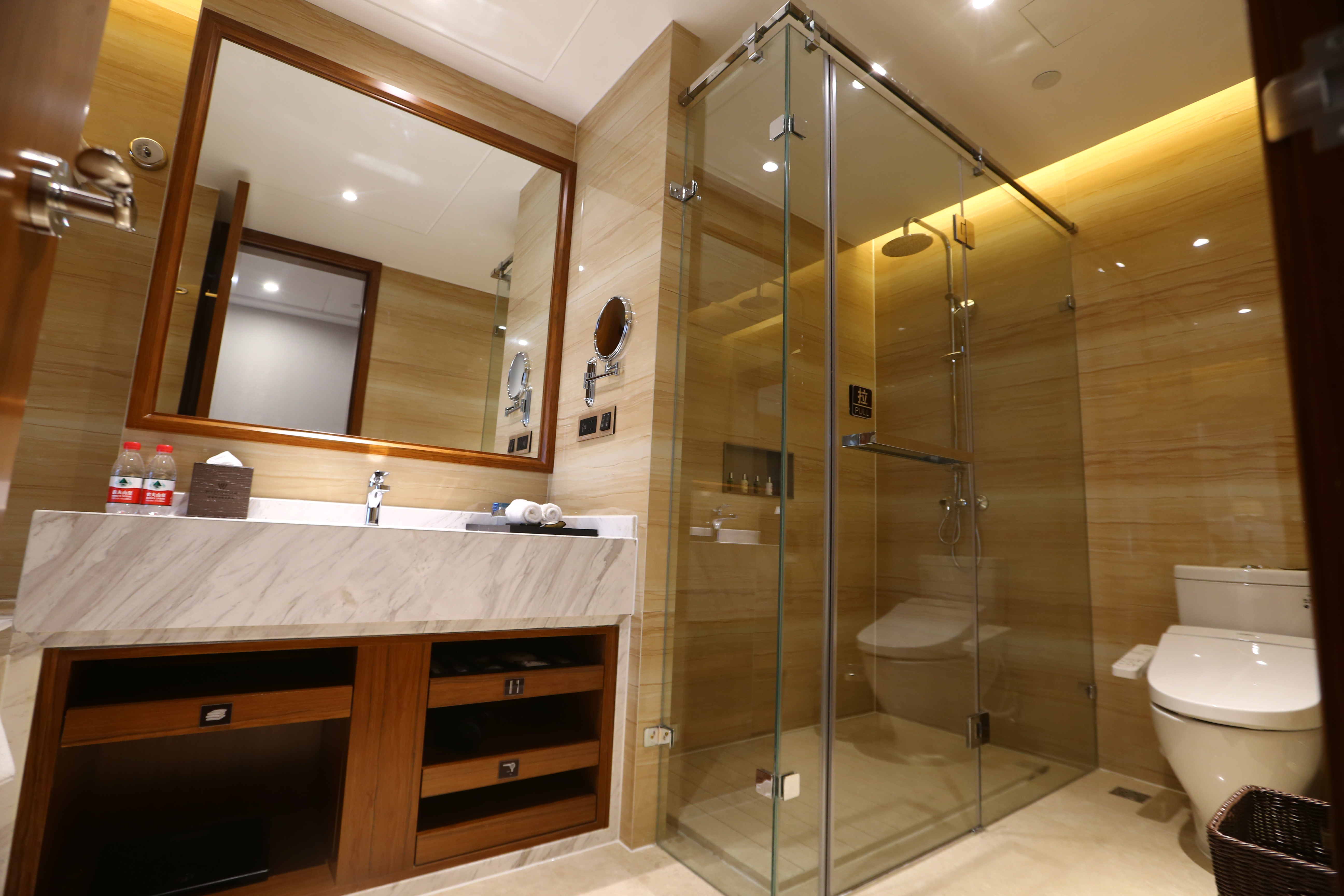 豪华大床房（超大房间+浴缸+智能马桶）