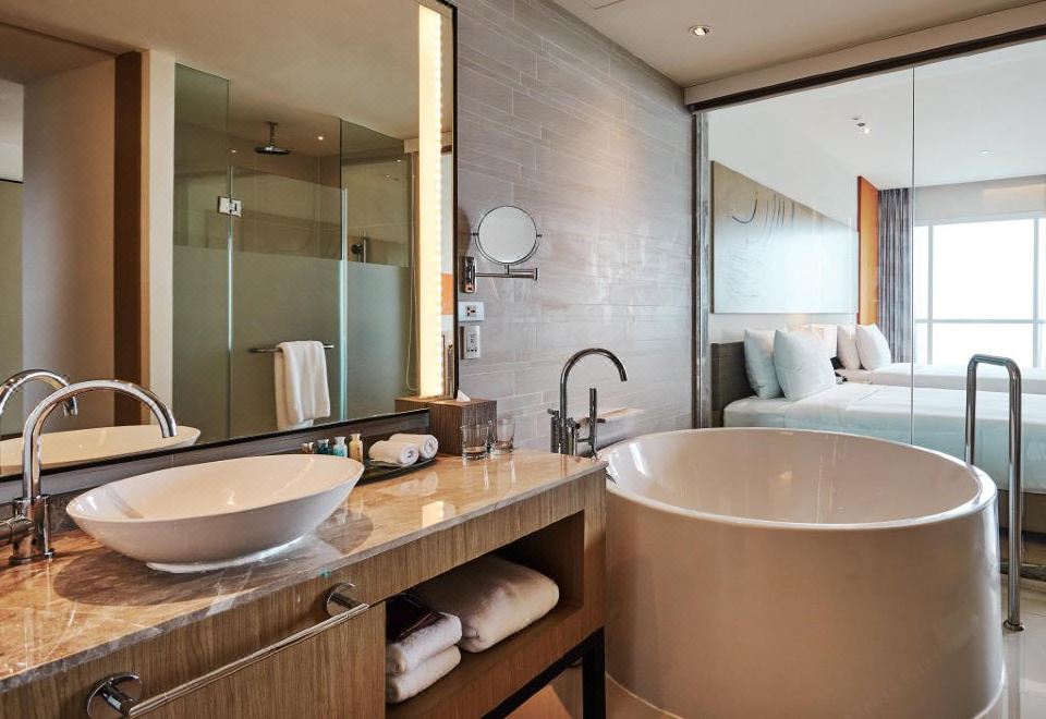 Mövenpick Siam Hotel Na Jomtien PattayaJunior Suite