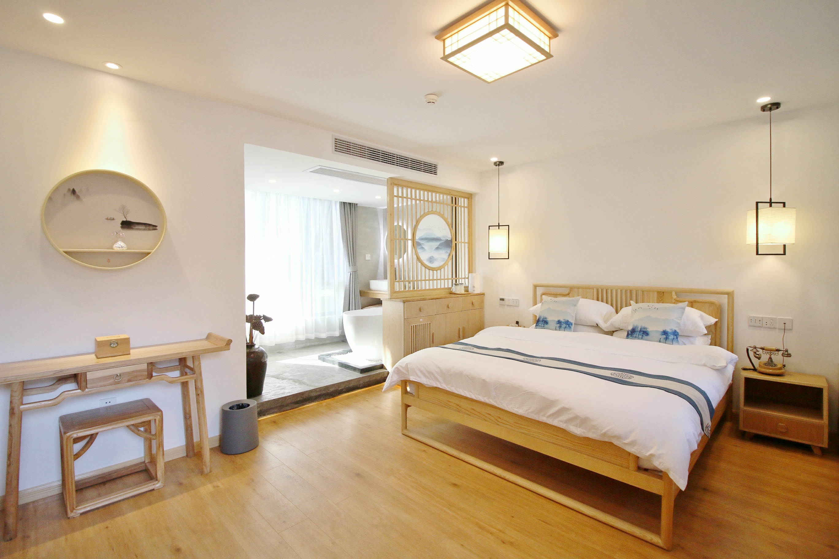 修竹|庭院大床房（超大空间＋独立浴缸+新中式全身镜）