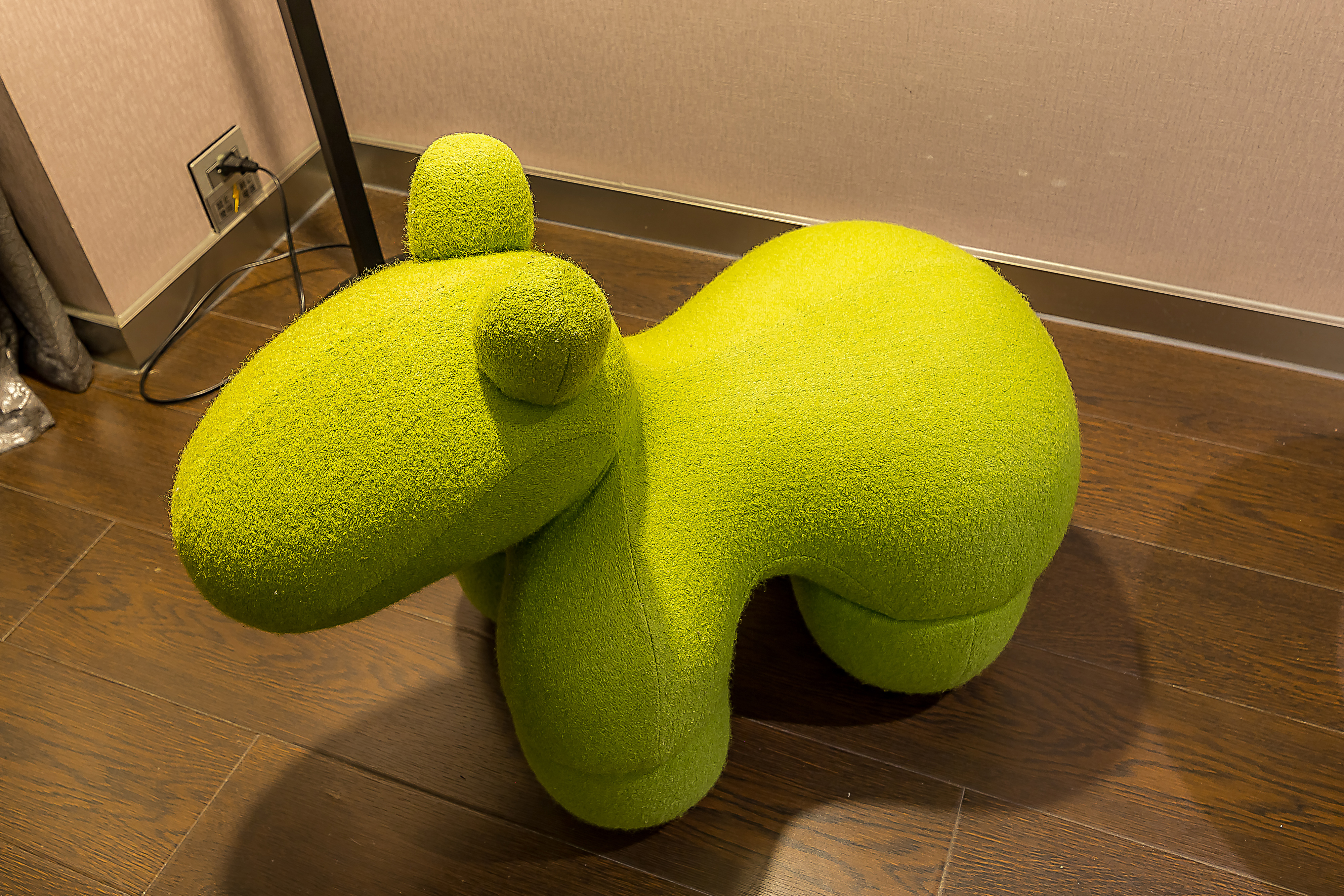 亲子房（电视投屏+小冰箱）