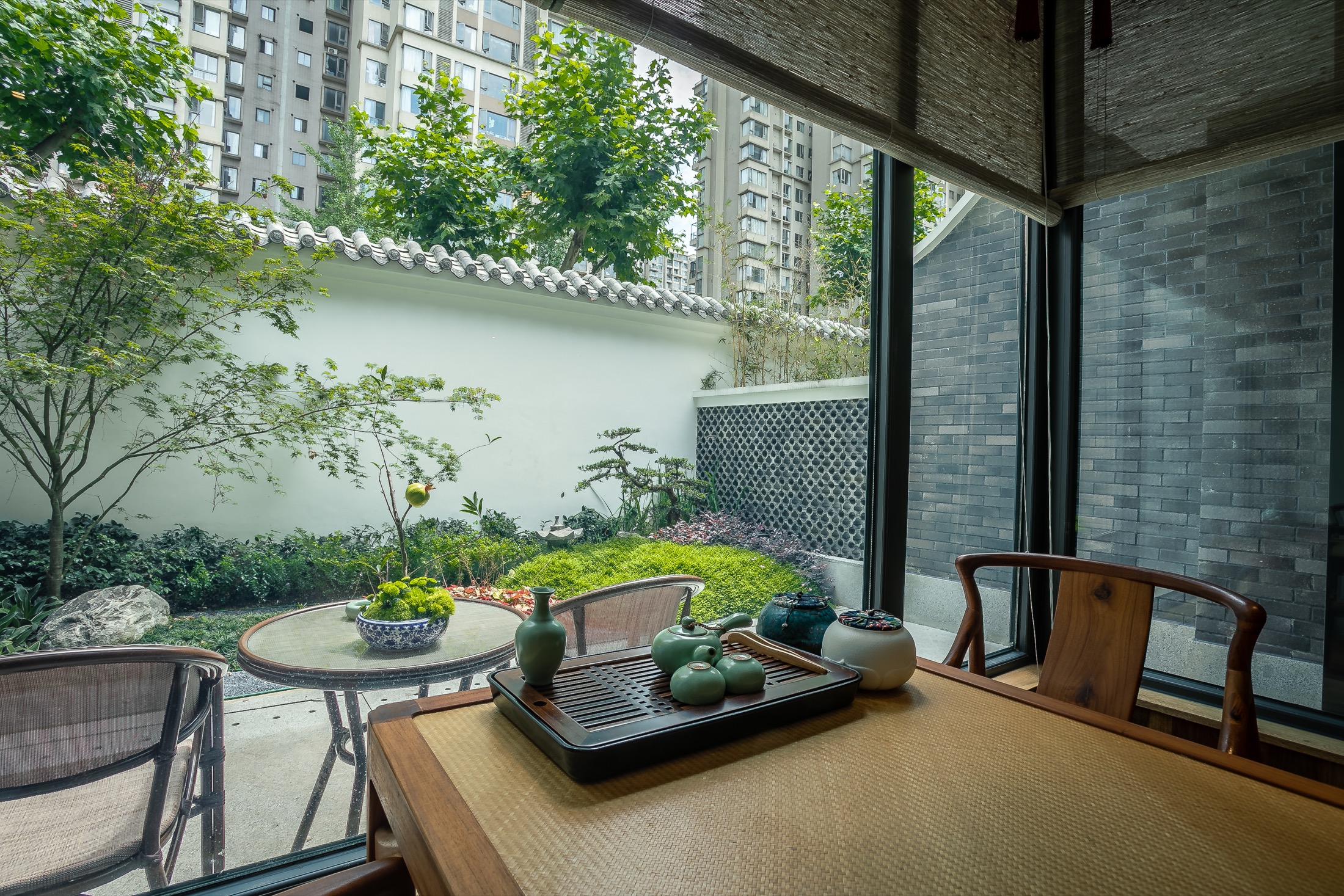 Courtyard Queen Room