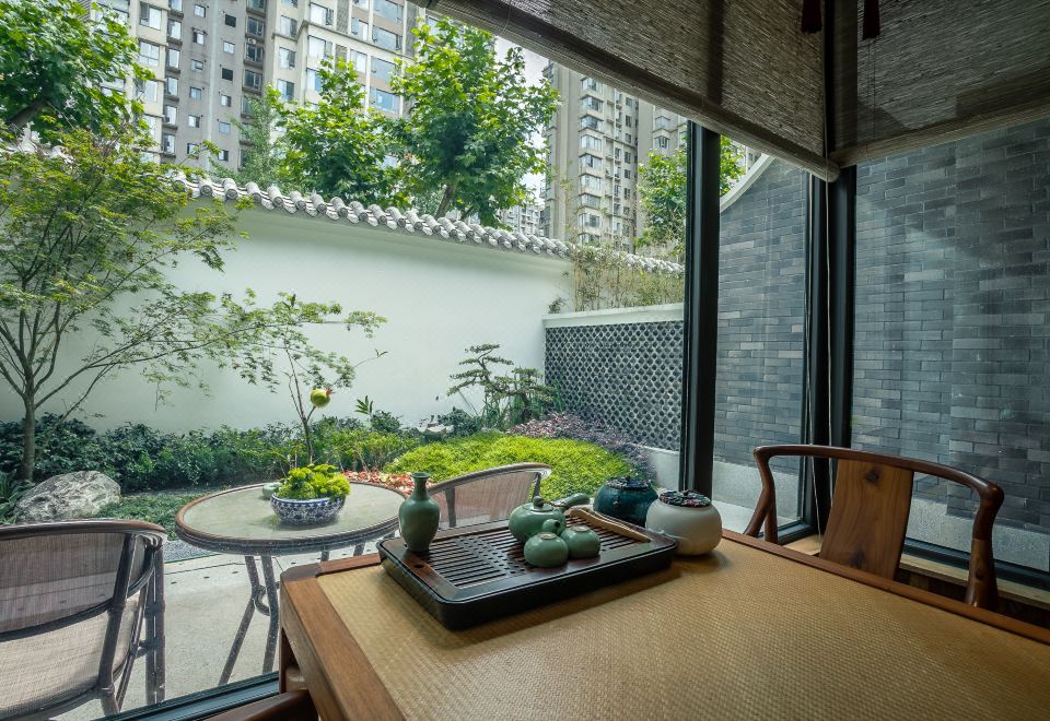 庭院大床房（寶格麗洗護+獨立浴缸）