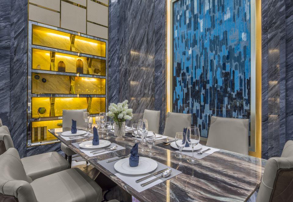 蝶型四房两厅别墅