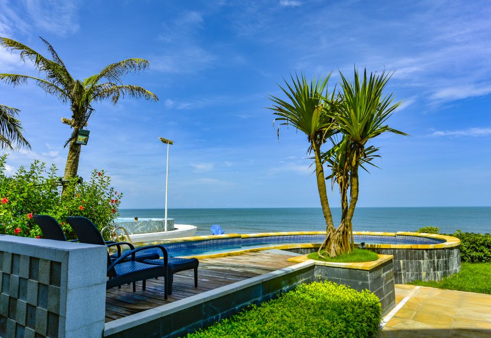 蝶型别墅三房两厅