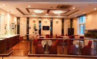 A centrally located restaurant with tables and chairs, as well as additional rooms on both sides, is provided for guests to dine in at 7 Days Inn (Beijing Temple of Heaven Dongmen Metro Station)
