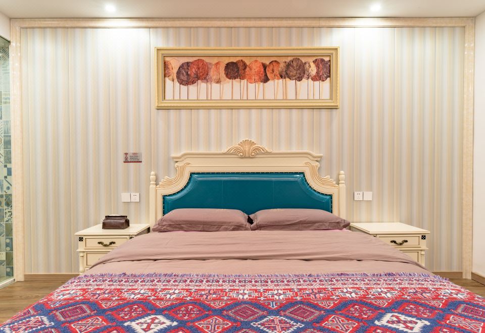 Hear The Roost Deluxe Double Bed Room