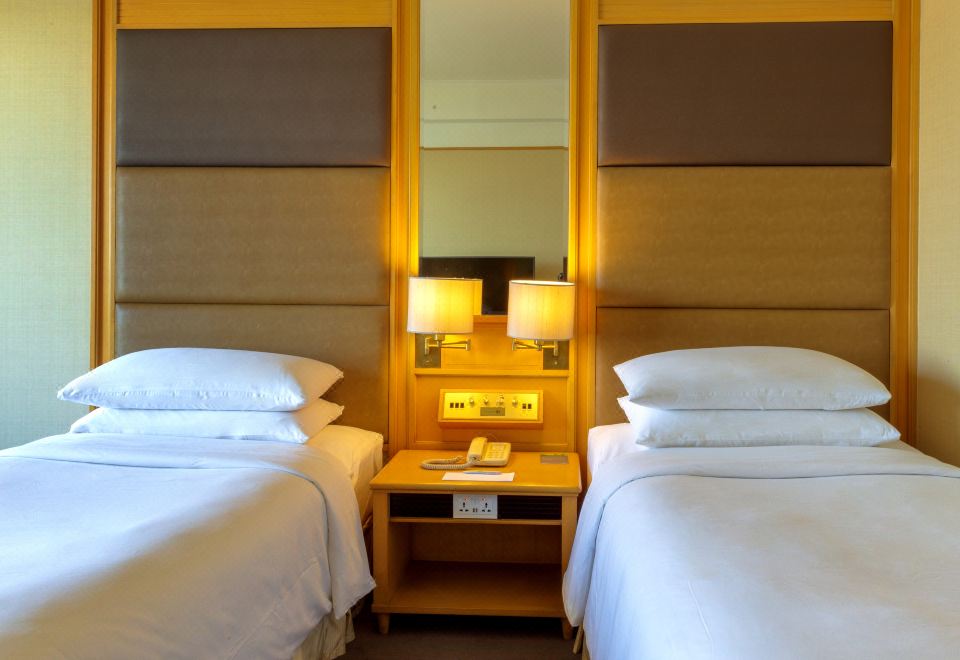 Renaissance Riverside Hotel SaigonDeluxe Twin Room With City View