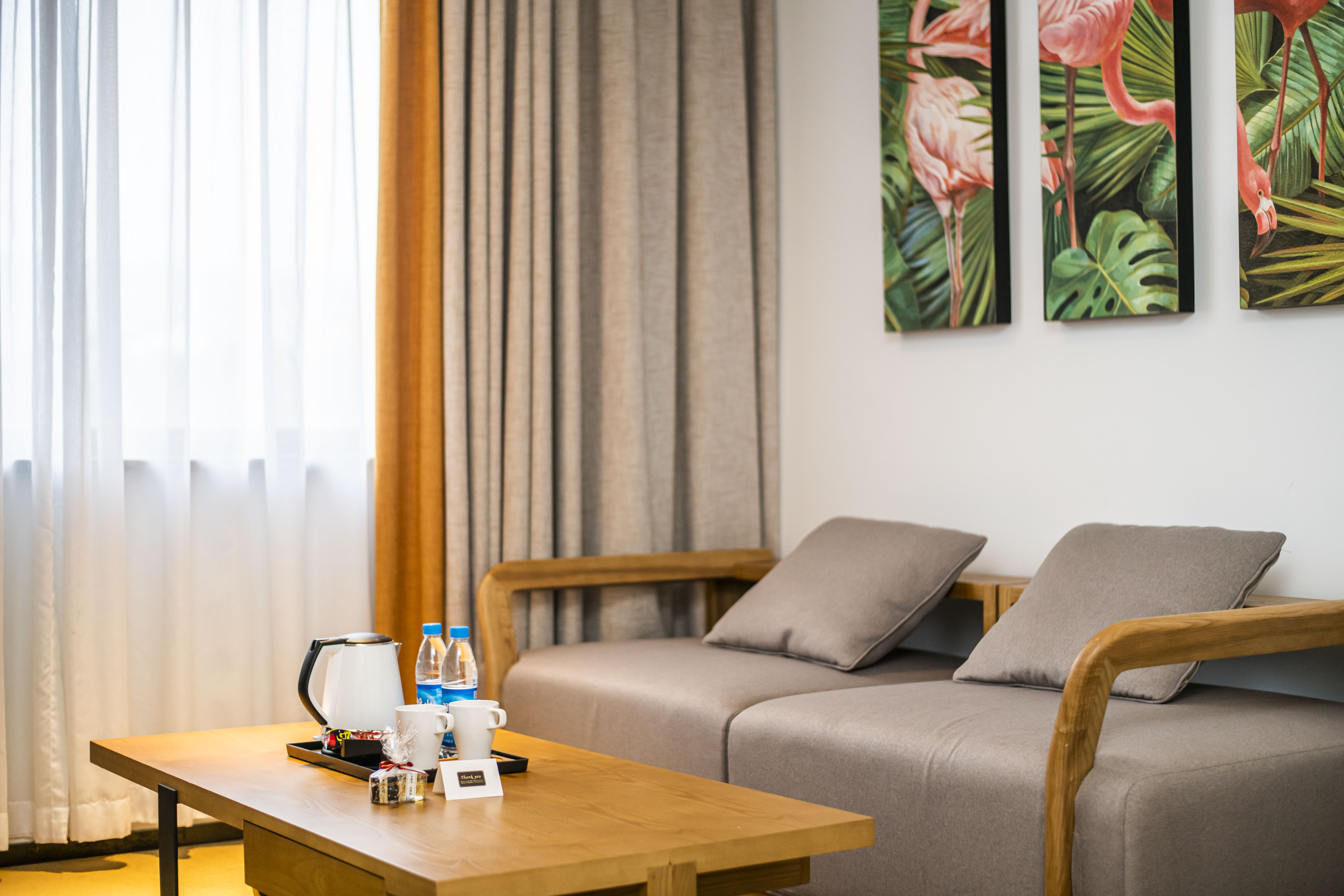 杜若豪华大床房【原木沙发+高清彩电+乾湿分离】