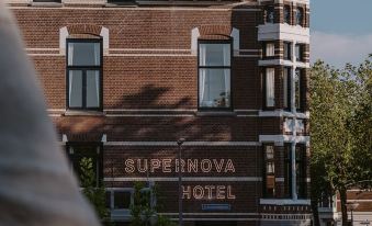 Supernova Hotel