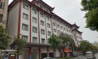 Yilu Tongxing Hotel