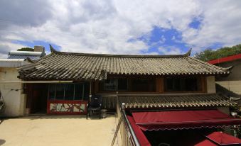 Yibi Jianghu Inn