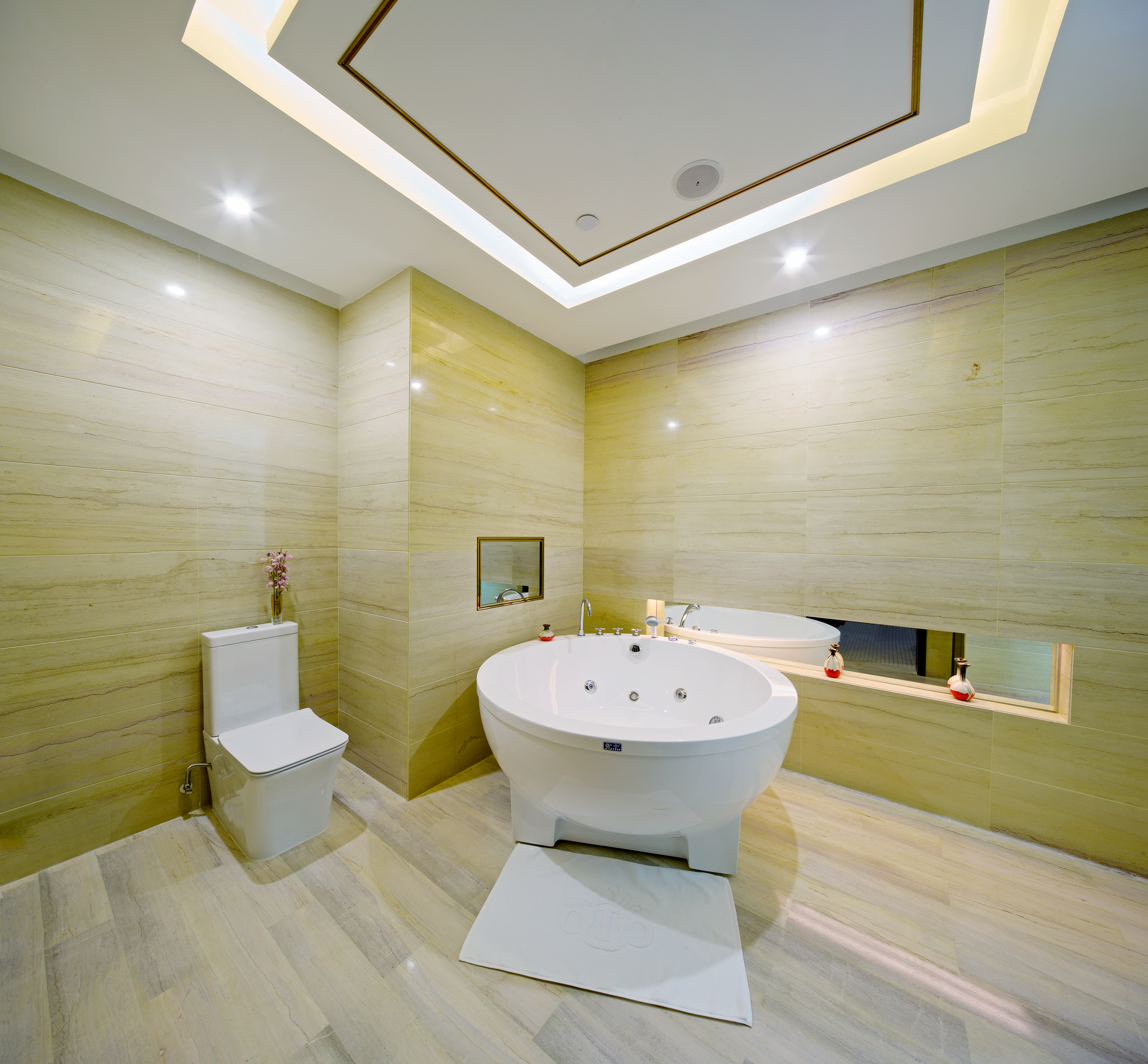 Royal Garden Hotel Shanghai花园复式套房