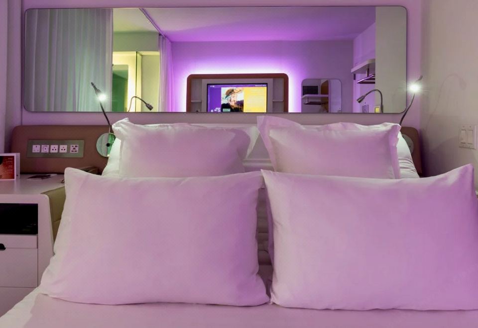 Yotel New York Times SquarePremium Queen Room