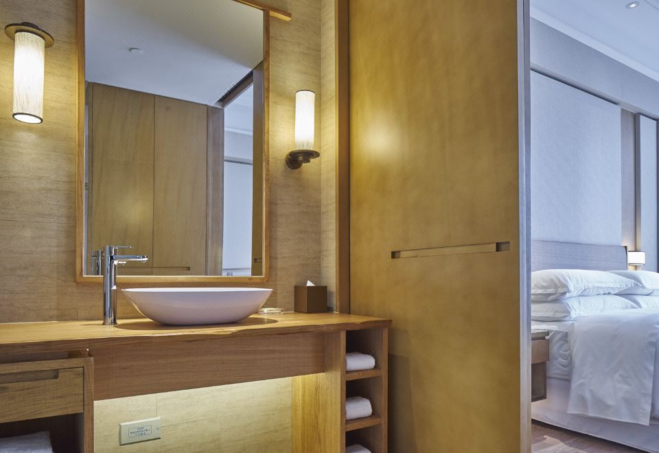 尊贵豪华大床房（金可儿床垫+独立阳台+小童乐园）