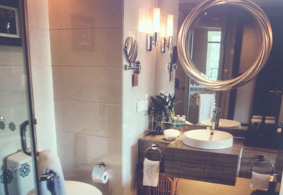 聆湖大床房-阳台而卧，聆山水而居