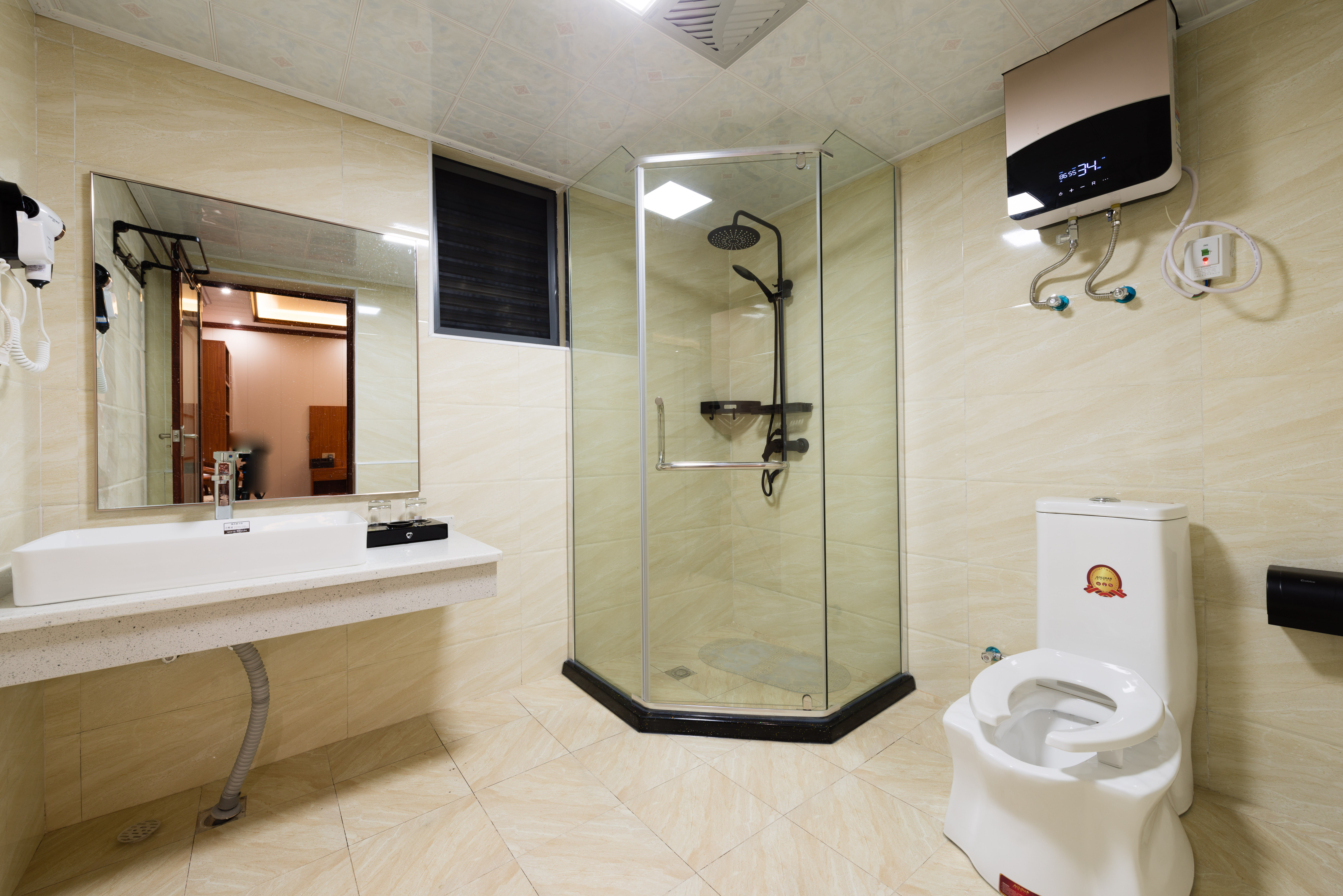 巨幕輕奢影音·VIP海量影片·獨棟園景精緻大床房