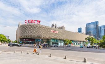 Xiangshe Space Lake View Hotel (Chuhe Han Street Subway Station Provincial Museum Branch)