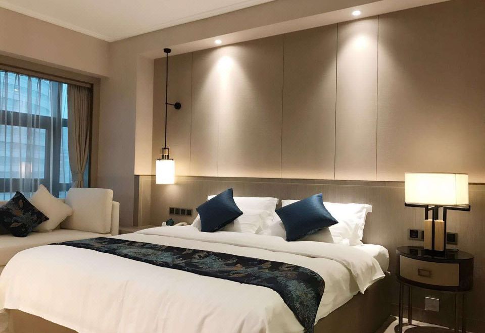 Pine City Hotel ShanghaiDeluxe King Suite