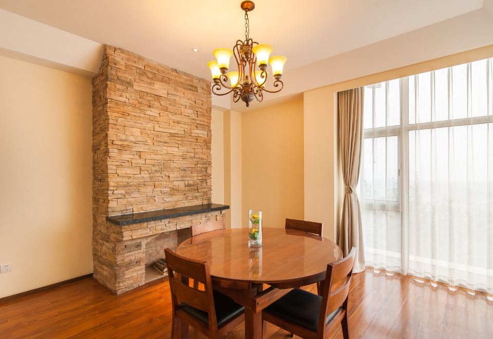 Tianjin Eagleland International HotelFamily Apartment Duplex - 4-Room, 4-Bedroom (1 Living Room, Living Room)