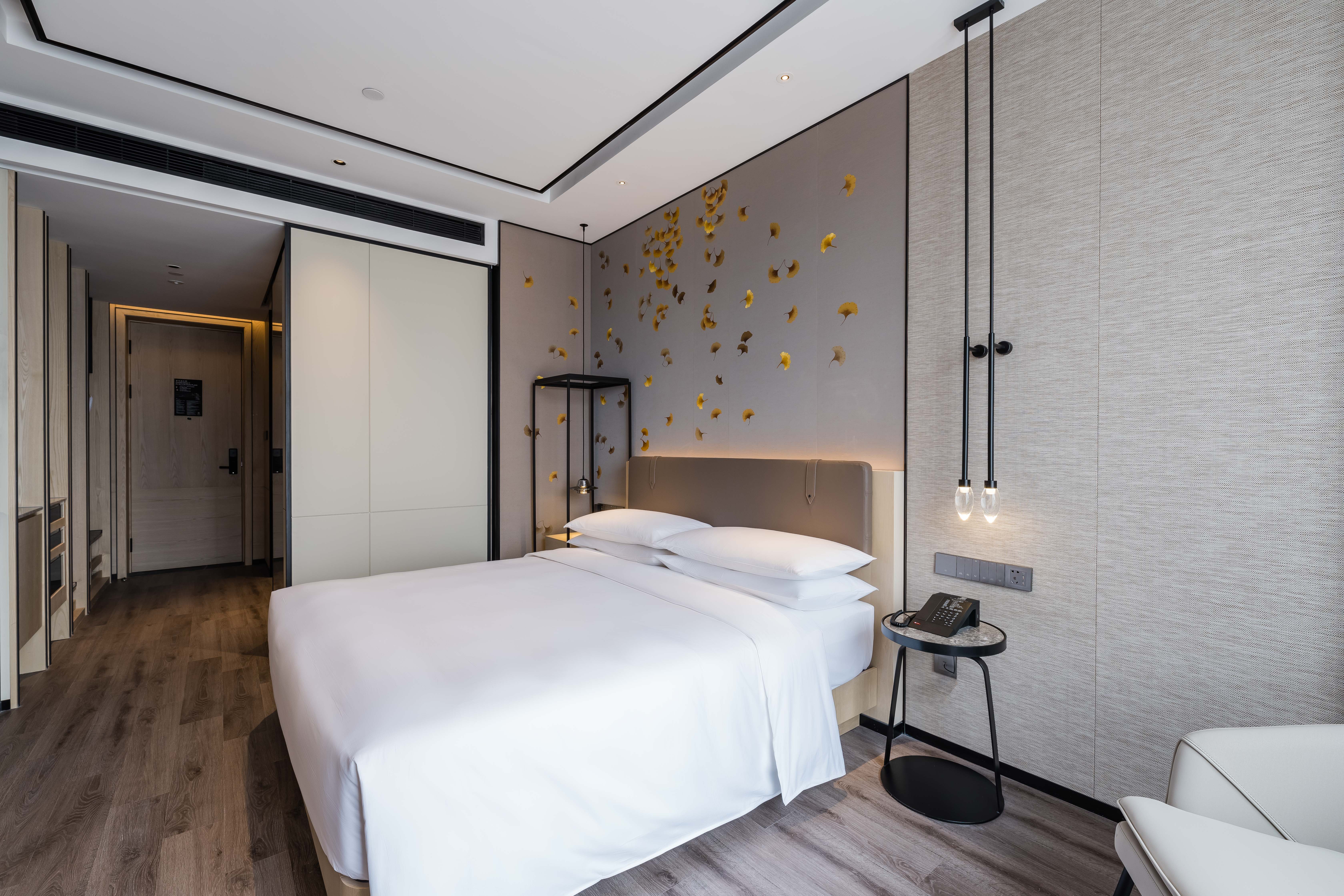 云和大床房（手机投屏+小冰箱+蓝牙音响）