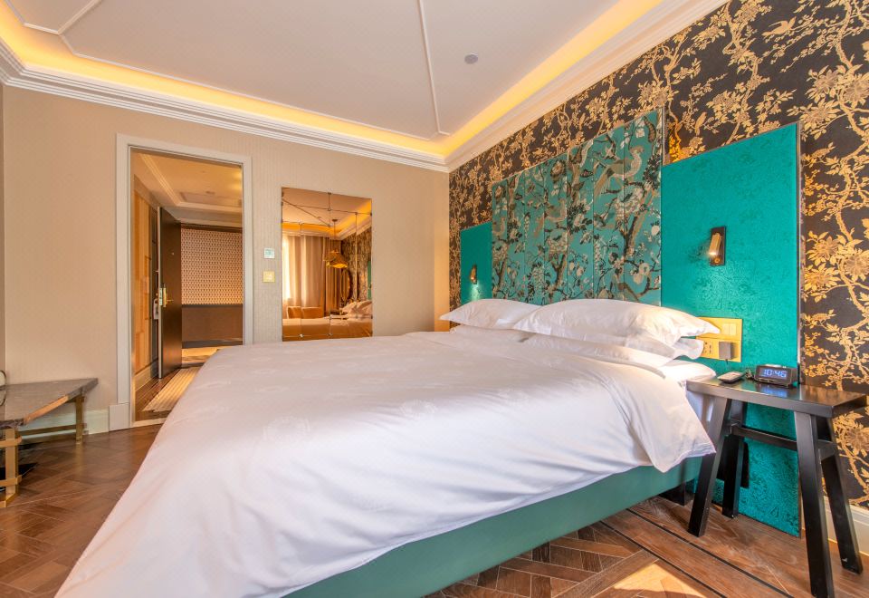 精致大床房（手机投屏）