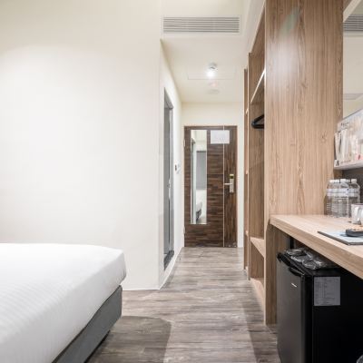 六人房 旅人驛站-鐵花文創二館優惠