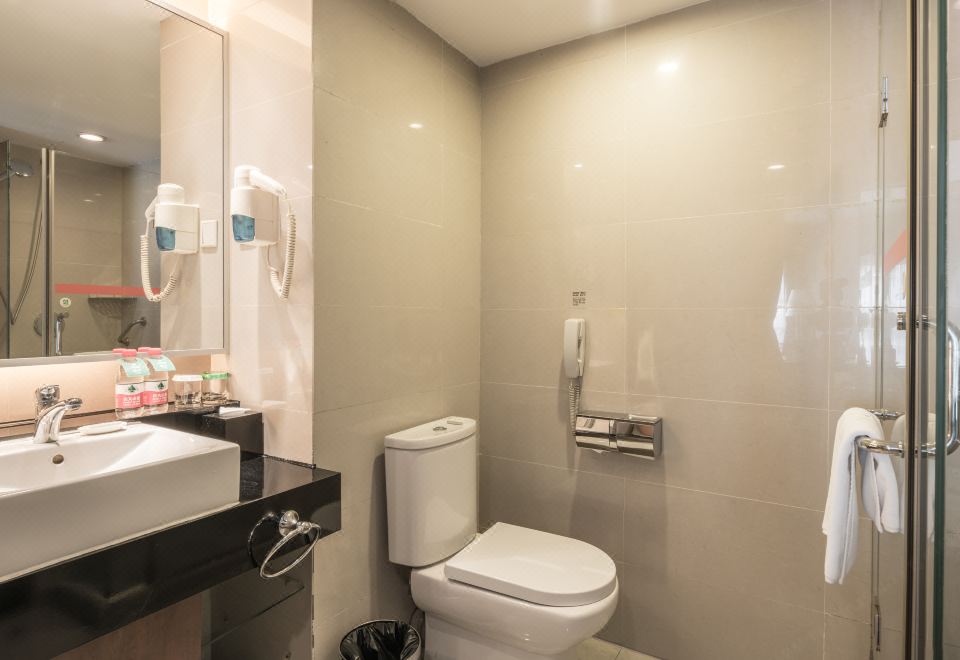 主楼豪华大床房