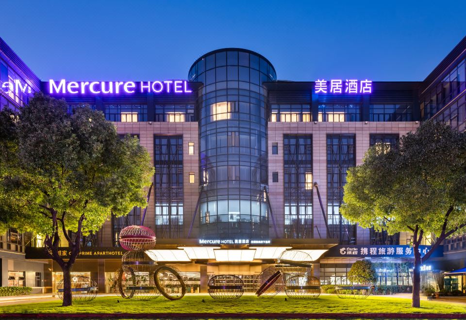 The sentence provided is incomplete and lacks clarity at Mercure Shanghai Hongqiao SOHO