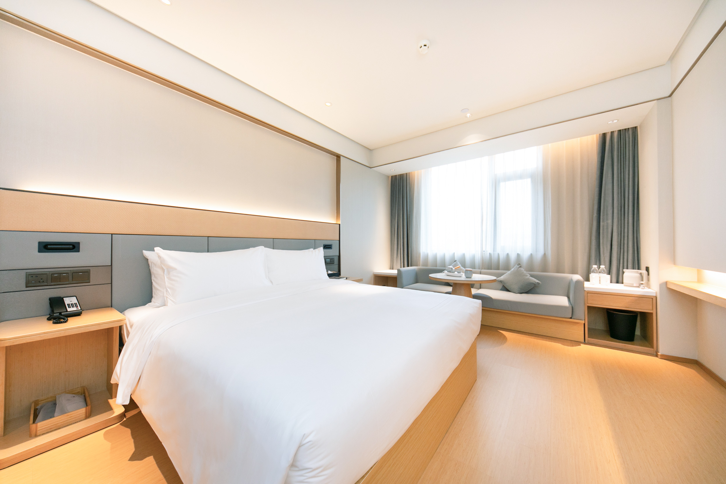 高级大床房（65寸投屏大电视+金可儿床垫）