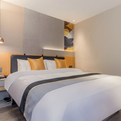 大床房A（快速投屏電視） 如家商旅飯店（上海世博園成山路地鐵站店）優惠