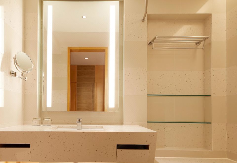 Four Points By Sheraton Shenzhou PeninsulaSea-view Double Room