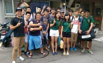 Fengjia Box Hostel Team