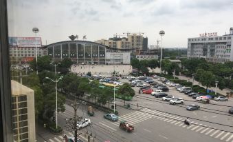 Yijing Business Hotel (Xiaogan Railway Station)