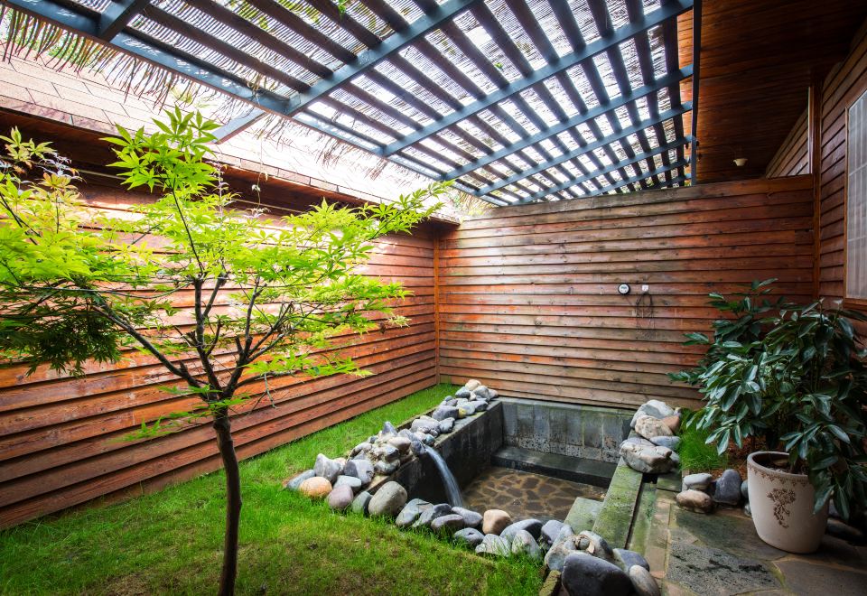 隐居繁华-汤池木屋