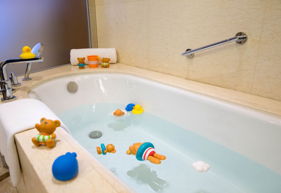 Hape玩具主题宝贝过家家·妙趣玩乐亲子大床房