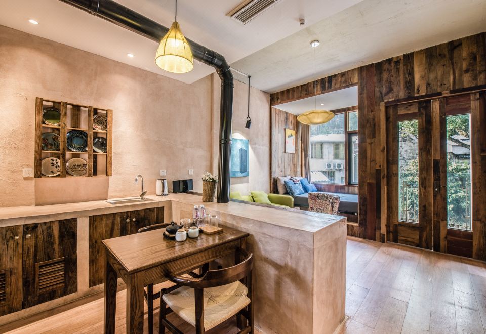 Mountain Stream · Stream View Fireplace King Suite