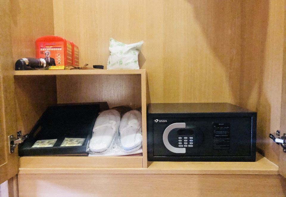 HongYa Minjiang Donghu Wawu Mountain Hot Spring Resort HotelDeluxe Single Room